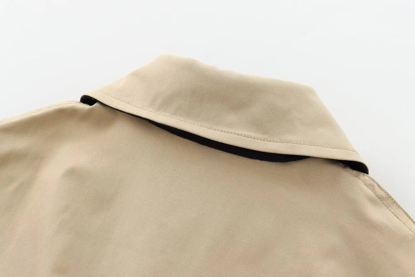 Chaqueta Beige con Cinturón de Lazo